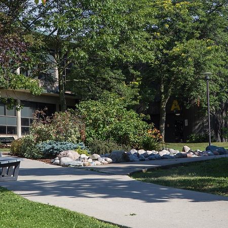 Humber College Lakeshore Campus Residence โตรอนโต ภายนอก รูปภาพ